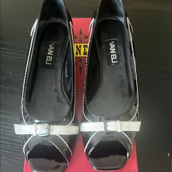 Black/ White patent leather Women's Flats - Picture 1 of 7